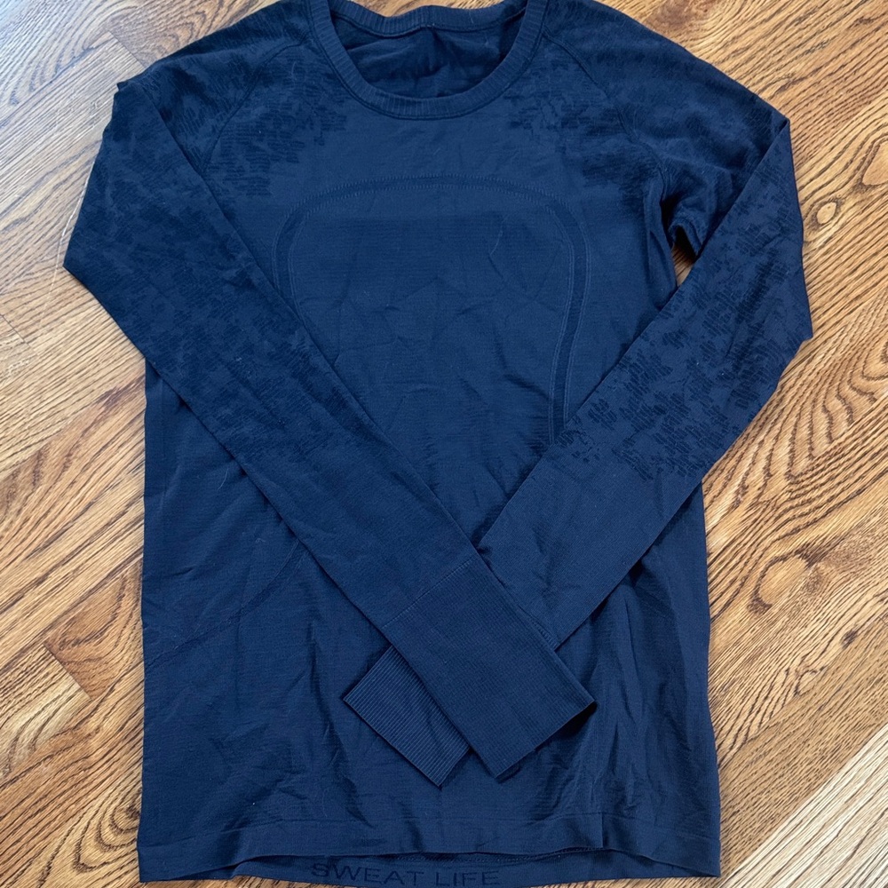 Lululemon athletica’ navy blue swiftly top.  Size 10